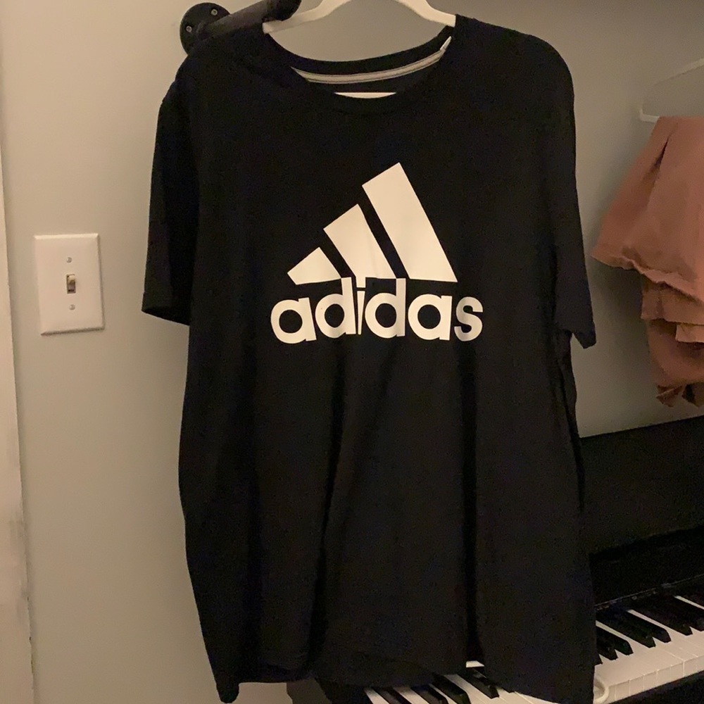 🍁CLOSET CLEAN OUT 🍁 Black Adidas performance shirt